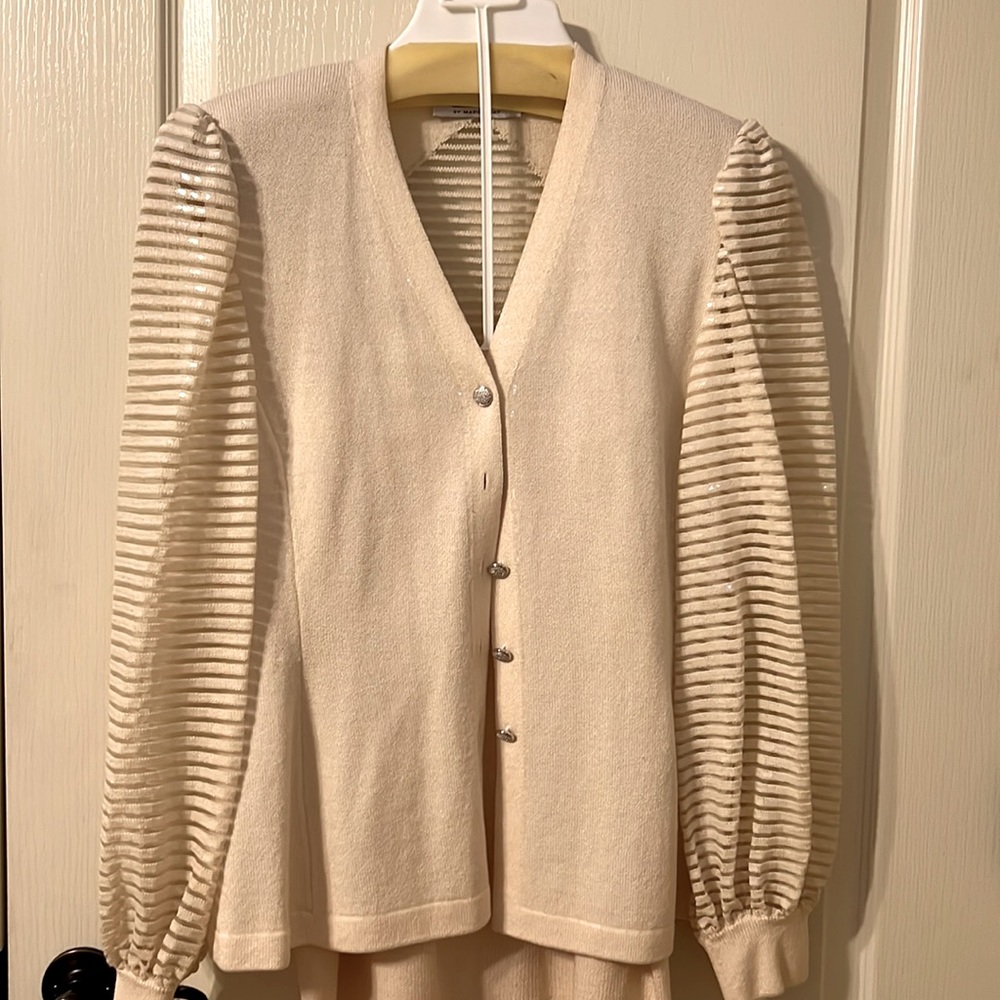 Stunning St. John knitted set